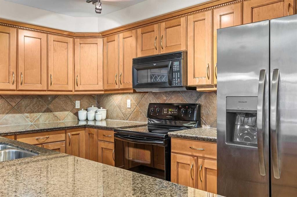112-150 Crosbow Place, Canmore, AB - Indoor Photo Showing Kitchen