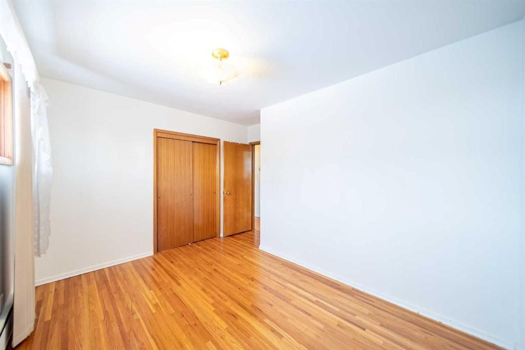 1109 40 Avenue Nw, Calgary, AB - Indoor Photo Showing Other Room