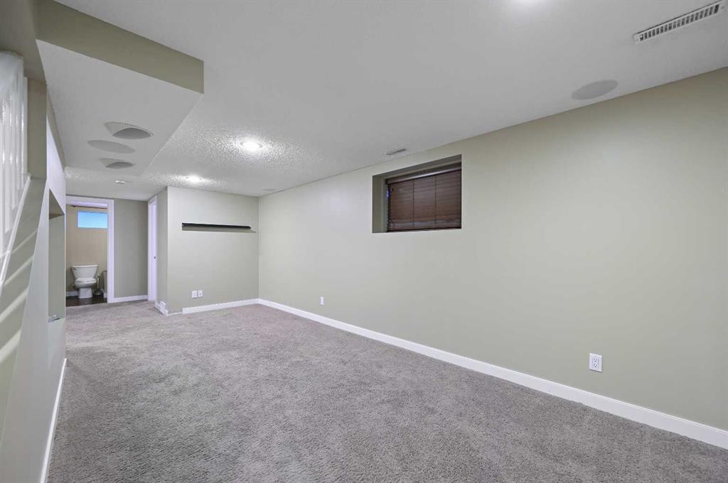 3124 49 Street Sw, Calgary, AB - Indoor