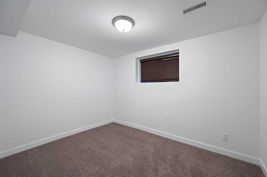 3124 49 Street Sw, Calgary, AB - Indoor Photo Showing Other Room