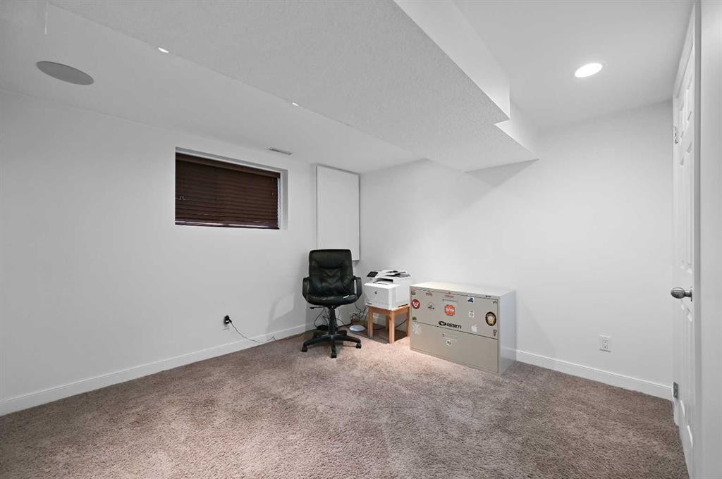 3124 49 Street Sw, Calgary, AB - Indoor