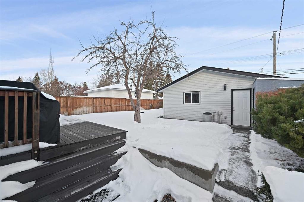 3124 49 Street Sw, Calgary, AB - Outdoor