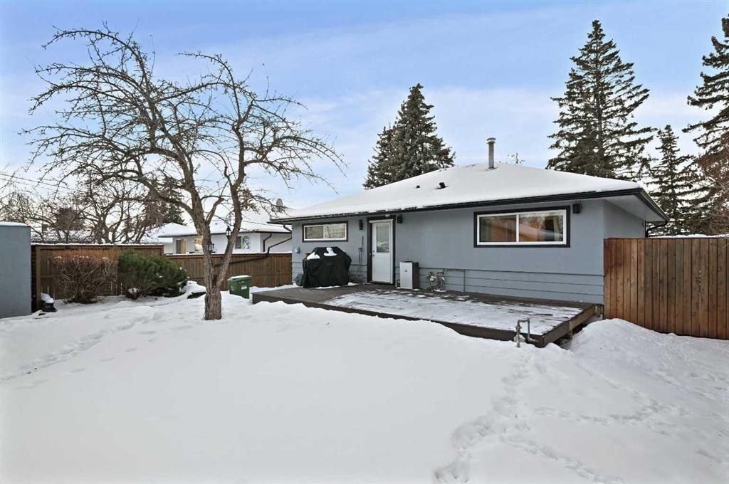 3124 49 Street Sw, Calgary, AB - Outdoor