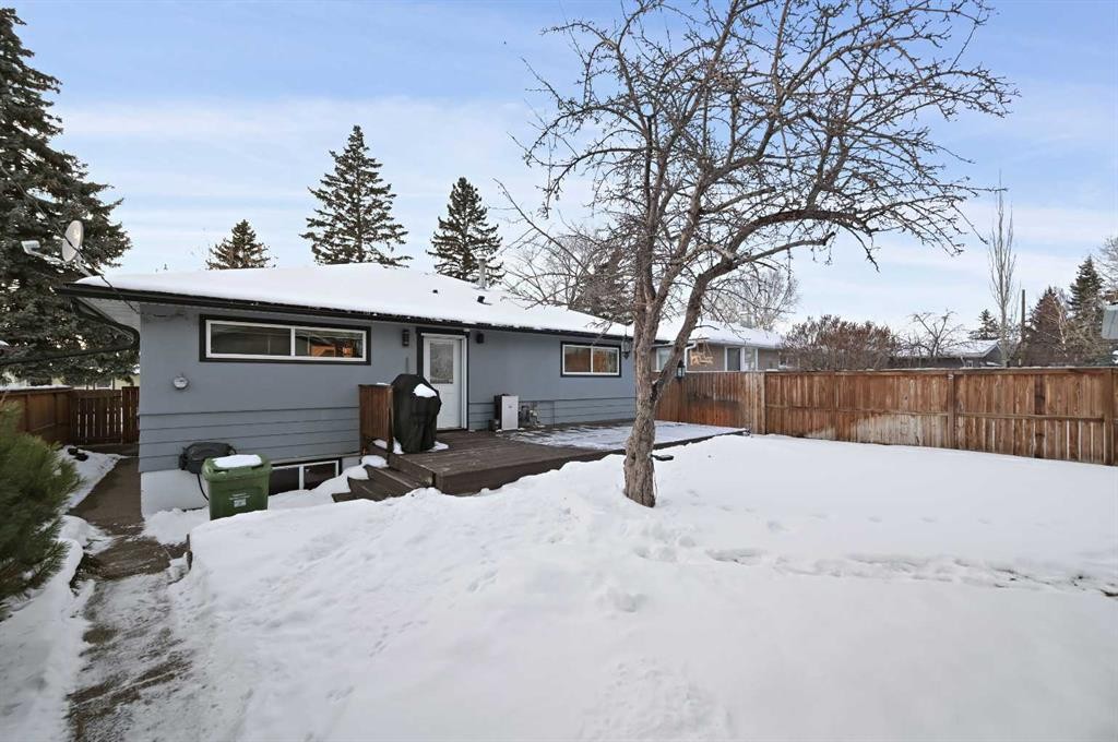 3124 49 Street Sw, Calgary, AB - Outdoor