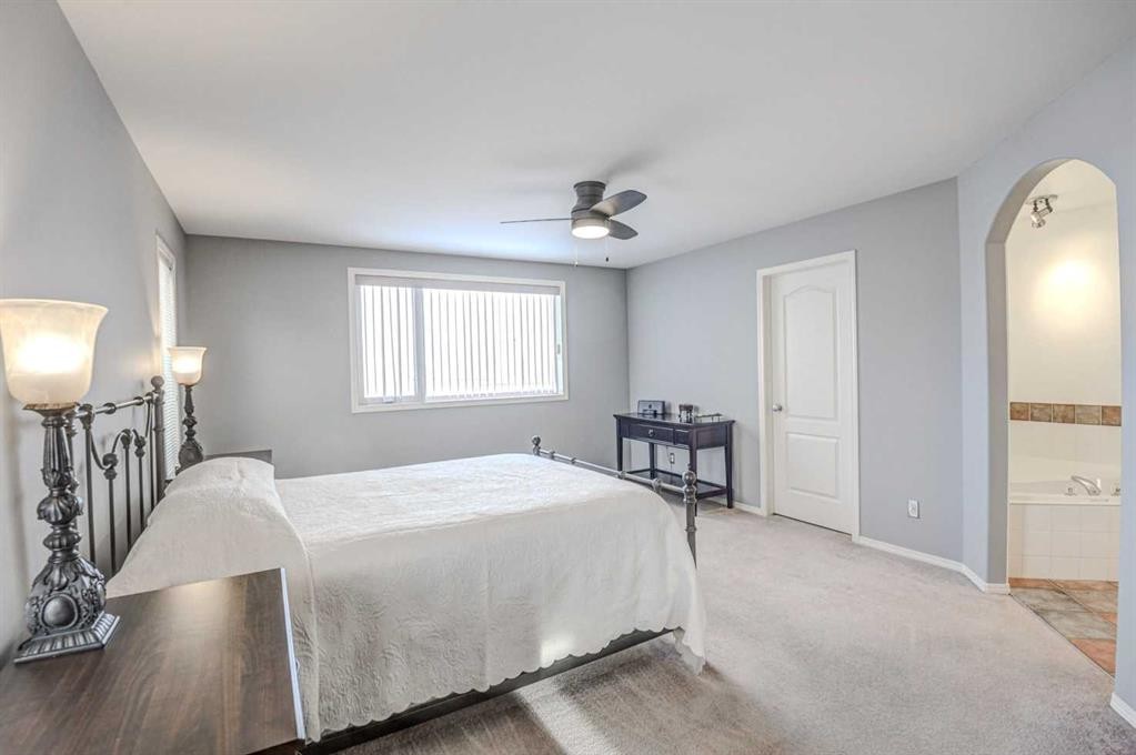 96 Hampstead Green Nw, Calgary, AB - Indoor Photo Showing Bedroom