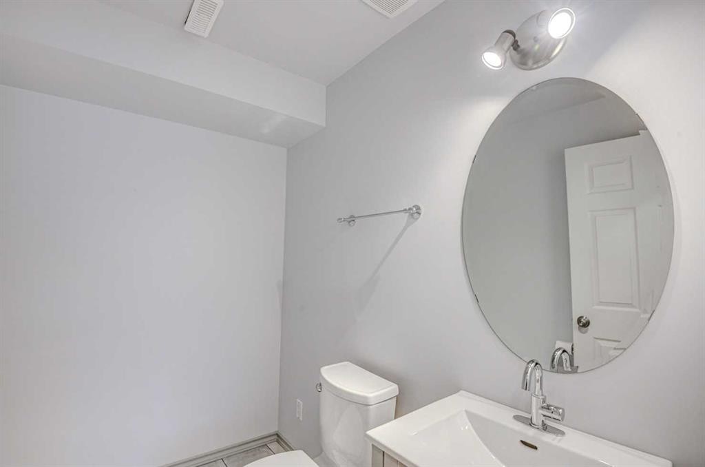 96 Hampstead Green Nw, Calgary, AB - Indoor Photo Showing Bathroom