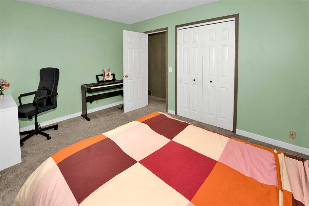 1059 Pinecliff Drive Ne, Calgary, AB - Indoor