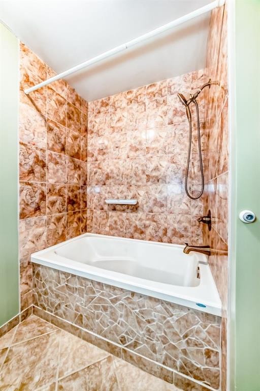 274 Templeview Way Ne, Calgary, AB - Indoor Photo Showing Bathroom