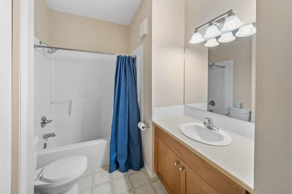 304-343 Marten Street, Banff, AB - Indoor Photo Showing Bathroom