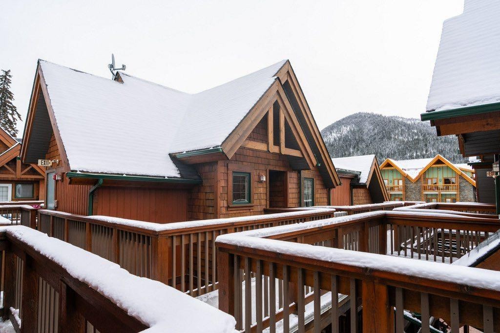 304-343 Marten Street, Banff, AB - Outdoor