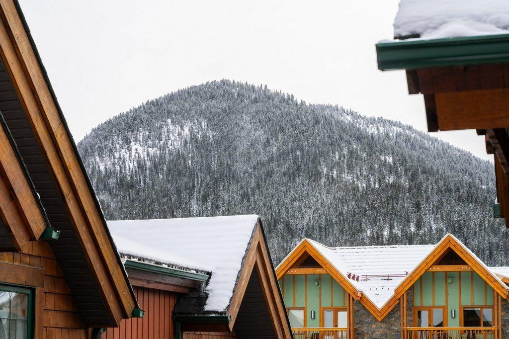 304-343 Marten Street, Banff, AB - Outdoor