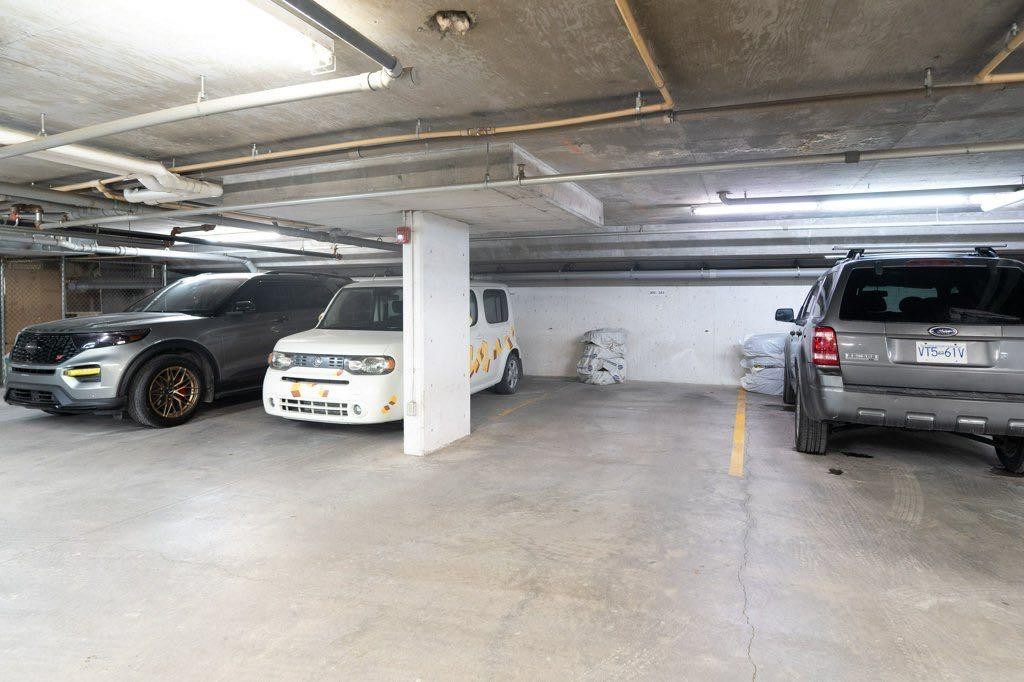304-343 Marten Street, Banff, AB - Indoor Photo Showing Garage
