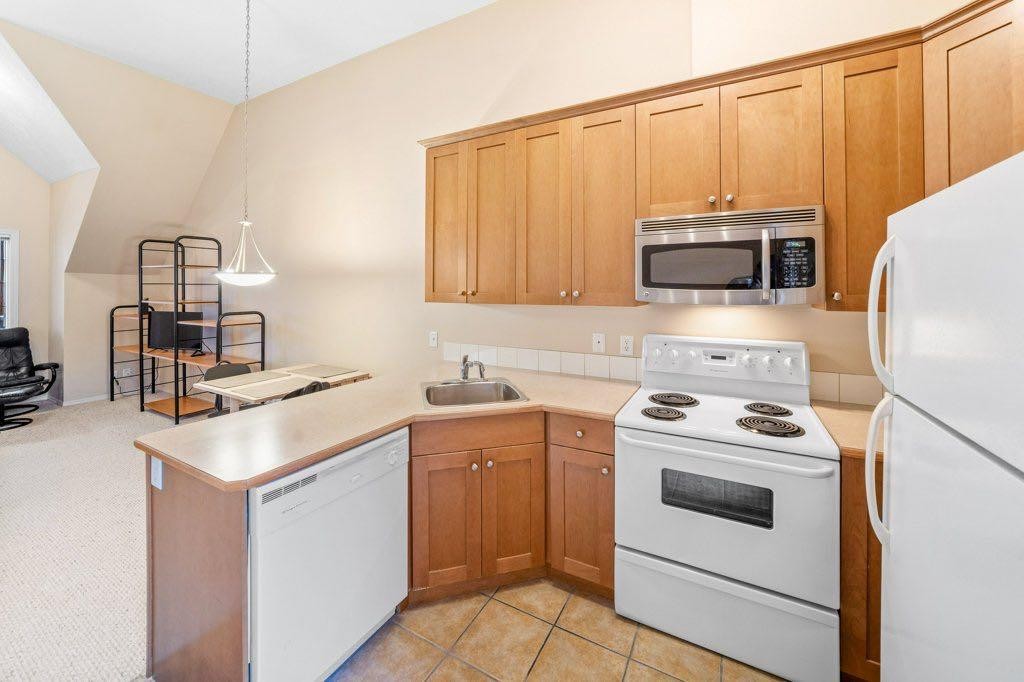 304-343 Marten Street, Banff, AB - Indoor Photo Showing Kitchen