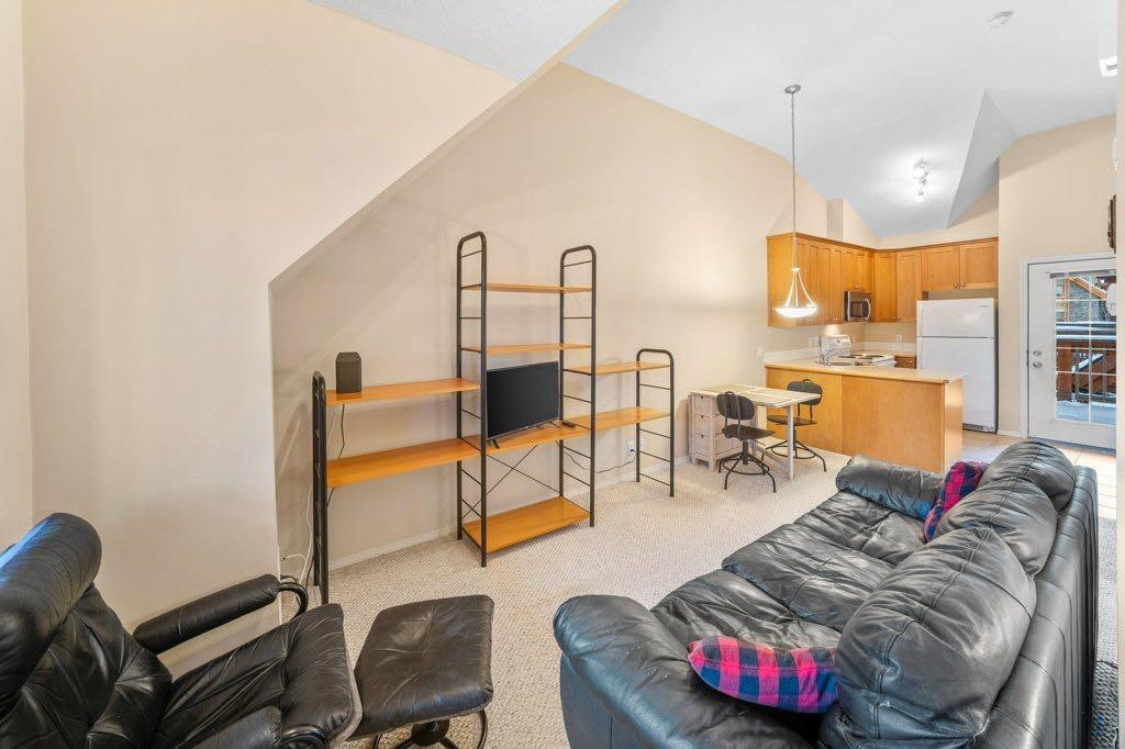304-343 Marten Street, Banff, AB - Indoor