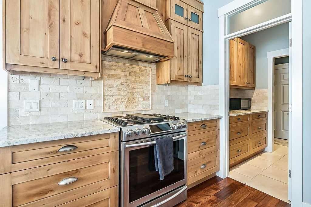 349035 Tamarack Drive East, Rural Foothills County, AB - Indoor Photo Showing Kitchen With Upgraded Kitchen
