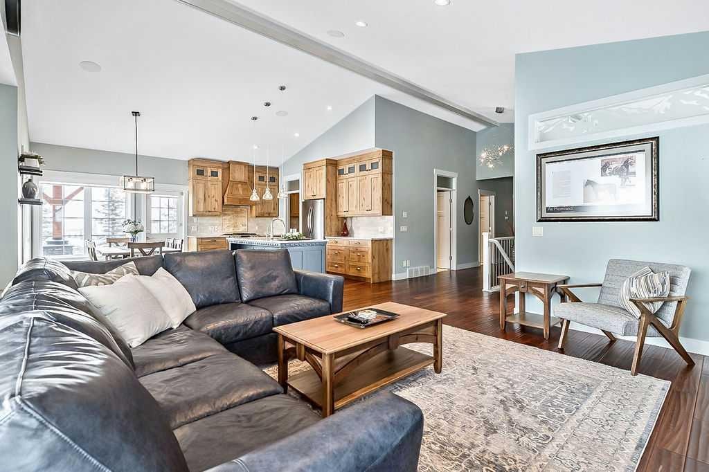 349035 Tamarack Drive East, Rural Foothills County, AB - Indoor Photo Showing Living Room