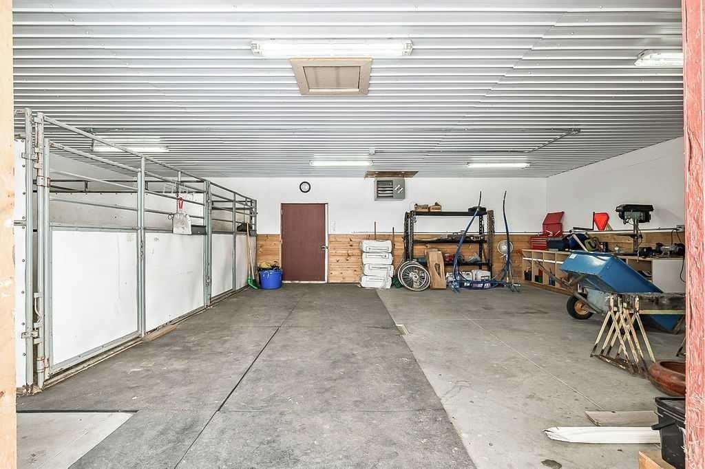 349035 Tamarack Drive East, Rural Foothills County, AB - Indoor Photo Showing Garage