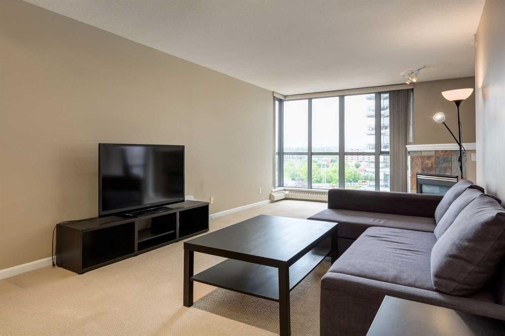 604-650 10 Street Sw, Calgary, AB - Indoor Photo Showing Living Room