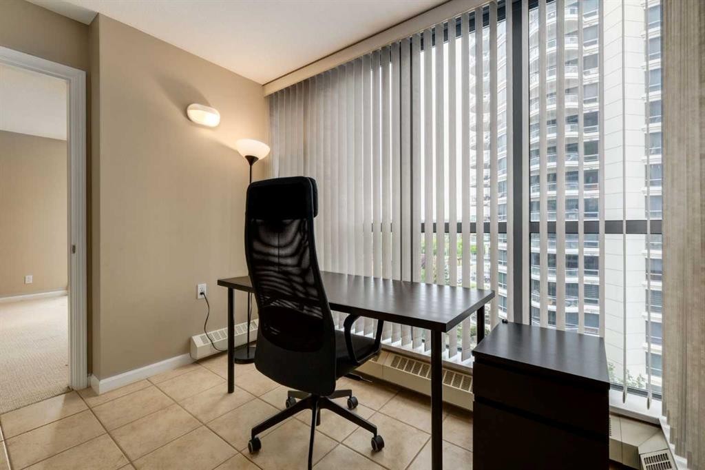 604-650 10 Street Sw, Calgary, AB - Indoor Photo Showing Office