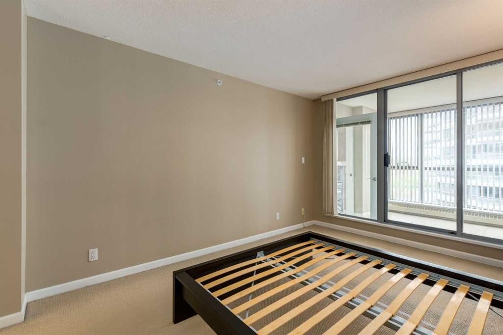 604-650 10 Street Sw, Calgary, AB - Indoor Photo Showing Other Room
