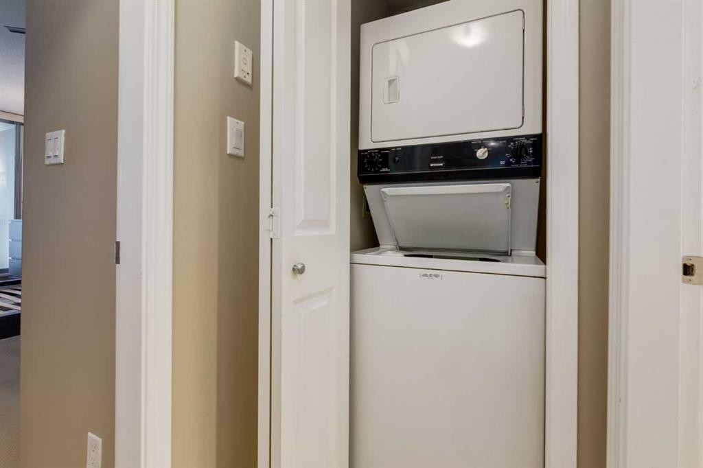 604-650 10 Street Sw, Calgary, AB - Indoor Photo Showing Laundry Room