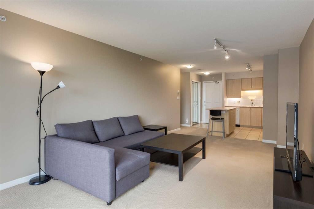 604-650 10 Street Sw, Calgary, AB - Indoor Photo Showing Other Room