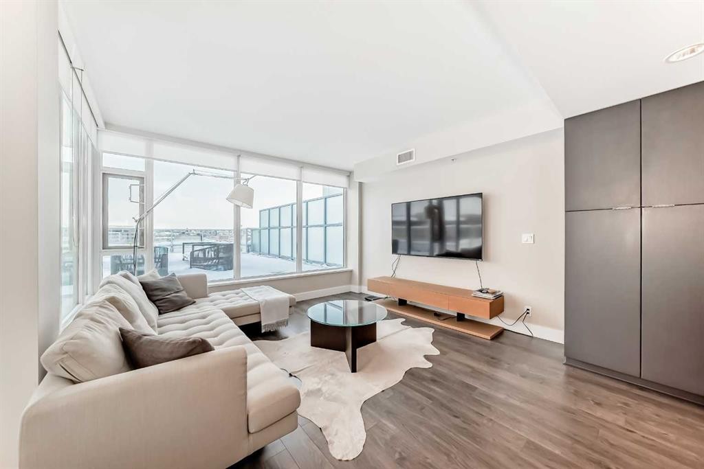 604-510 6 Avenue Se, Calgary, AB - Indoor Photo Showing Living Room
