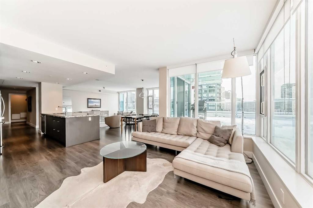 604-510 6 Avenue Se, Calgary, AB - Indoor Photo Showing Living Room