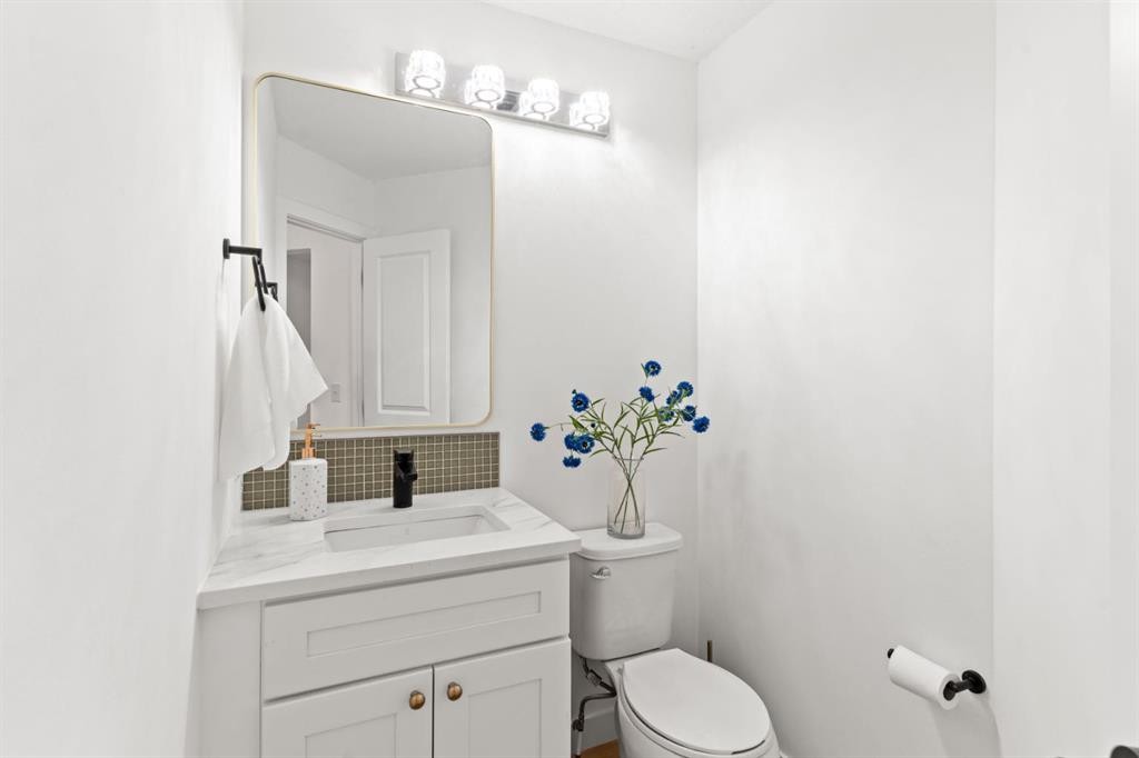111 Macewan Glen Close Nw, Calgary, AB - Indoor Photo Showing Bathroom