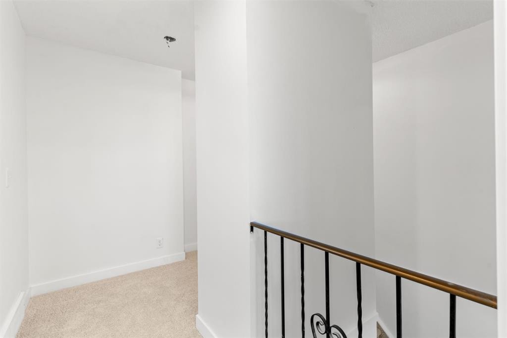 111 Macewan Glen Close Nw, Calgary, AB - Indoor Photo Showing Other Room