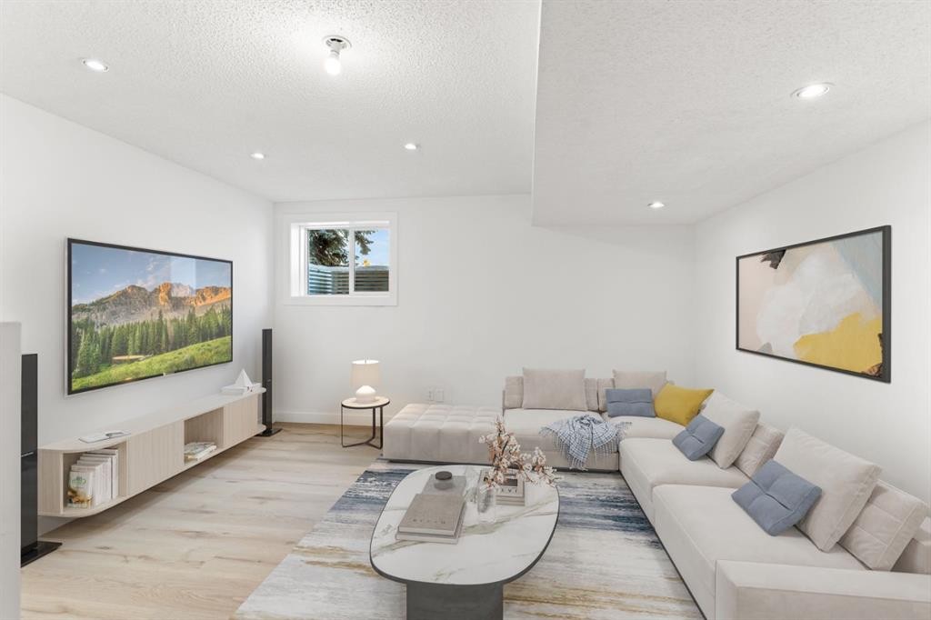 111 Macewan Glen Close Nw, Calgary, AB - Indoor Photo Showing Living Room