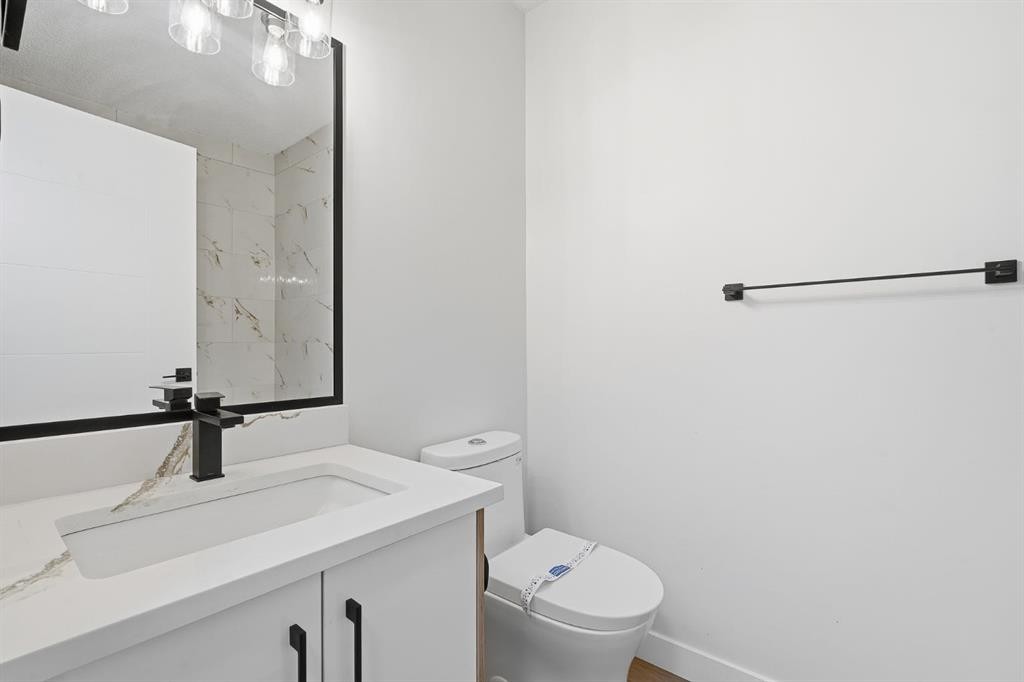 96 Falshire Drive Ne, Calgary, AB - Indoor Photo Showing Bathroom