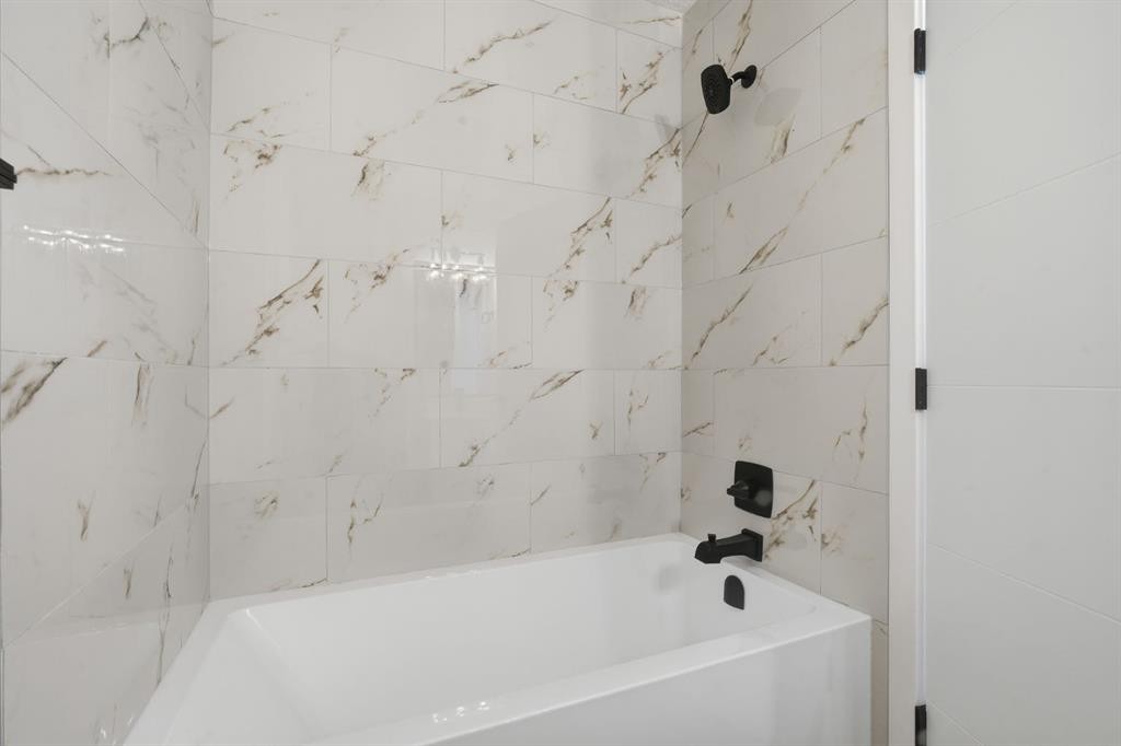 96 Falshire Drive Ne, Calgary, AB - Indoor Photo Showing Bathroom