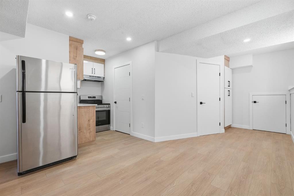 96 Falshire Drive Ne, Calgary, AB - Indoor Photo Showing Kitchen