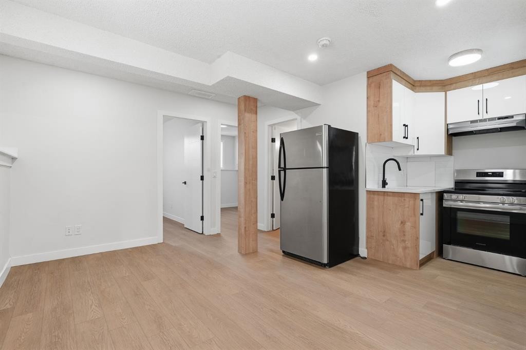 96 Falshire Drive Ne, Calgary, AB - Indoor Photo Showing Kitchen