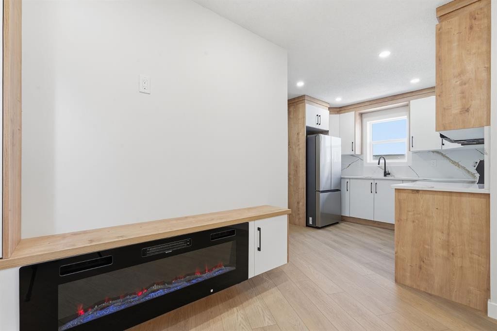 96 Falshire Drive Ne, Calgary, AB - Indoor Photo Showing Kitchen