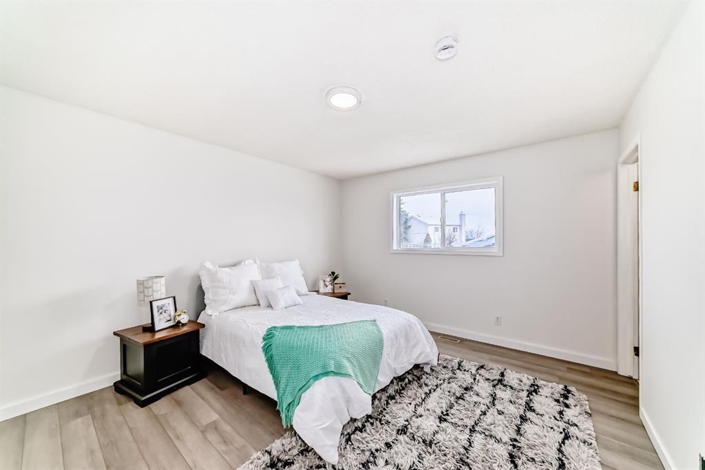 34 Erin Meadow Close Se, Calgary, AB - Indoor Photo Showing Bedroom