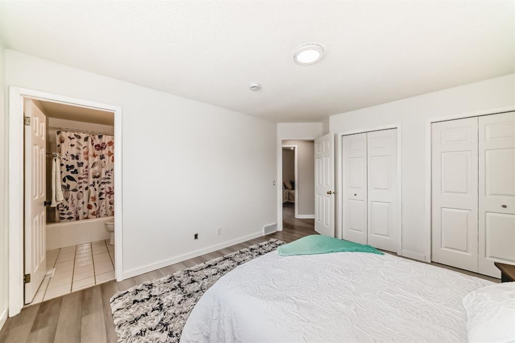 34 Erin Meadow Close Se, Calgary, AB - Indoor Photo Showing Bedroom
