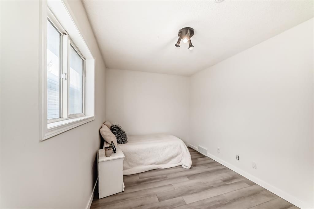 34 Erin Meadow Close Se, Calgary, AB - Indoor Photo Showing Other Room