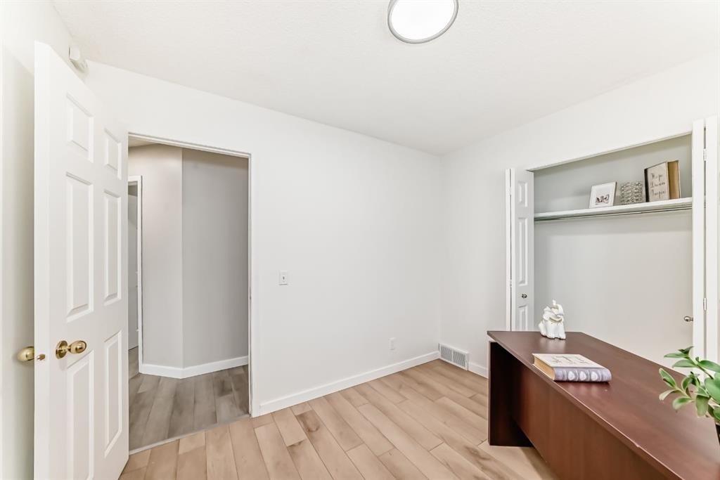 34 Erin Meadow Close Se, Calgary, AB - Indoor