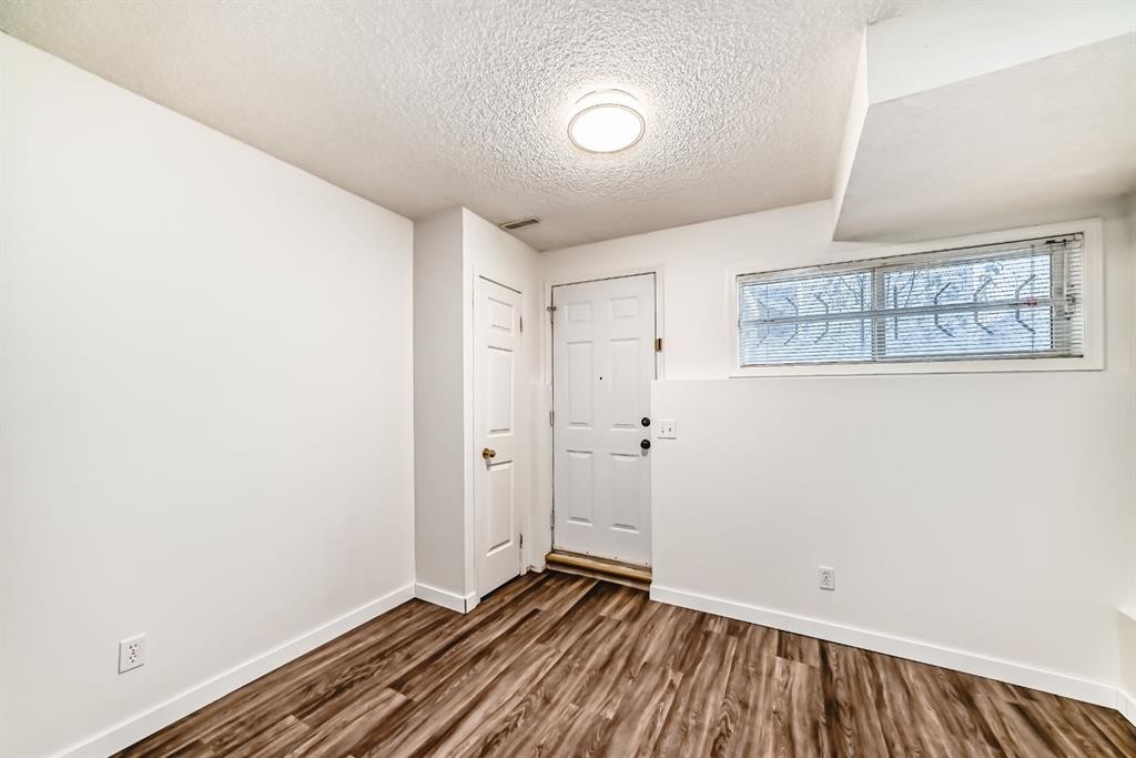 34 Erin Meadow Close Se, Calgary, AB - Indoor Photo Showing Other Room