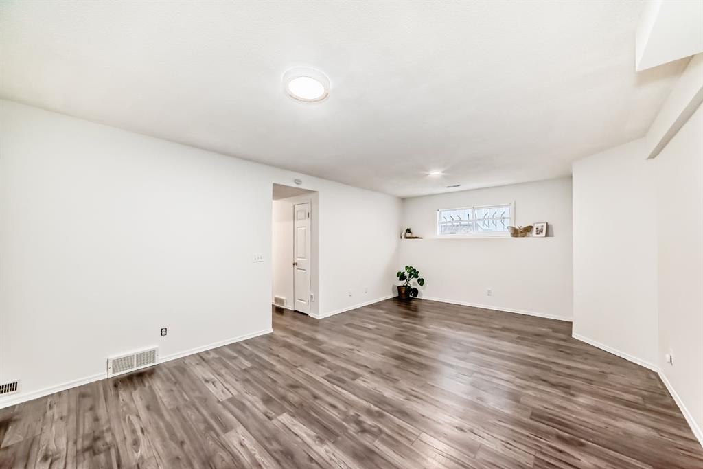 34 Erin Meadow Close Se, Calgary, AB - Indoor Photo Showing Other Room