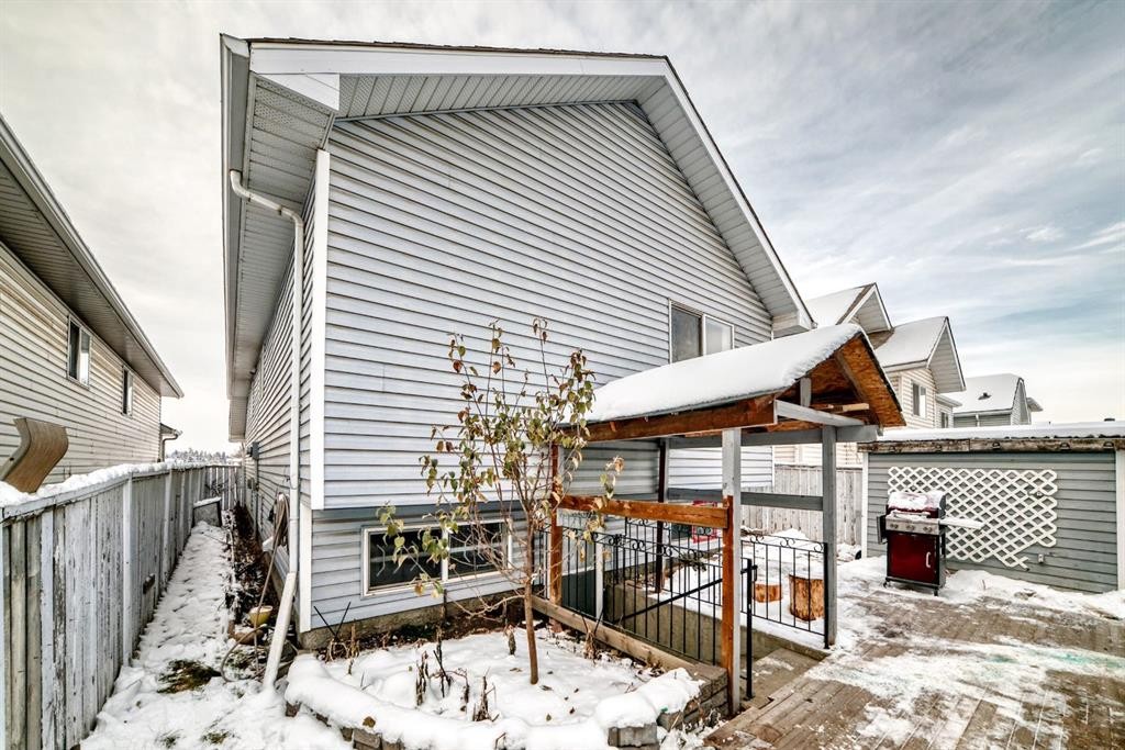 34 Erin Meadow Close Se, Calgary, AB - Outdoor With Exterior