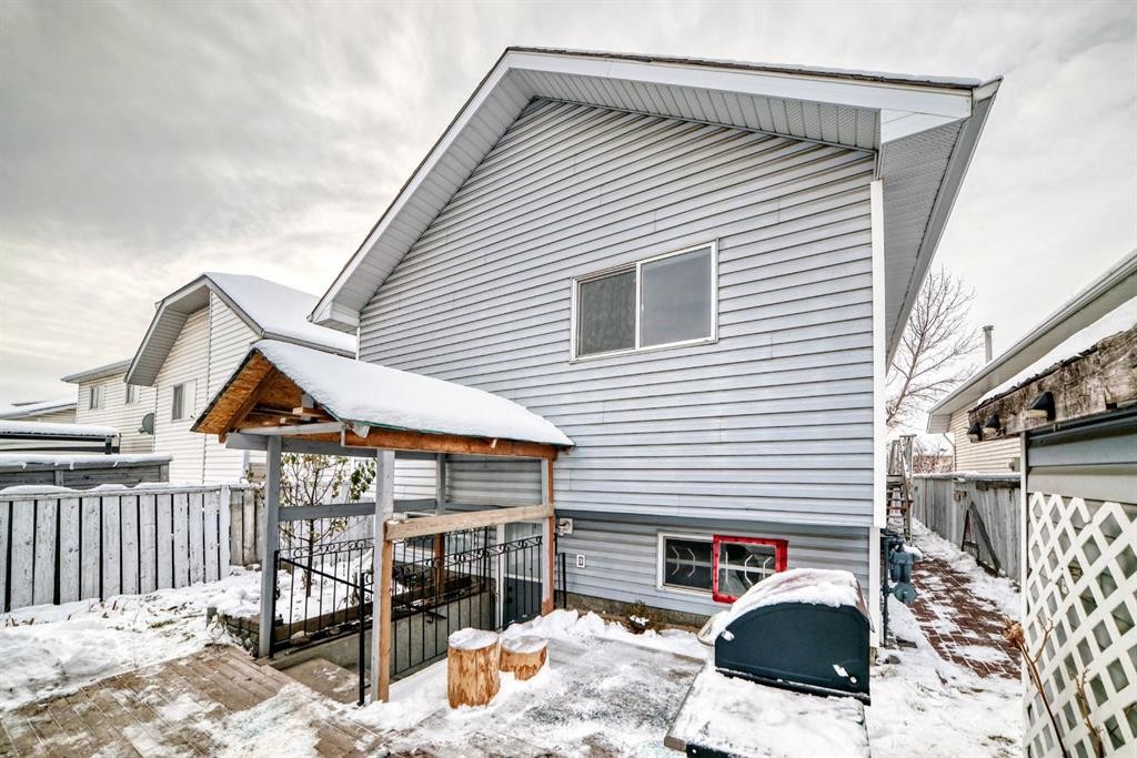 34 Erin Meadow Close Se, Calgary, AB - Outdoor With Exterior