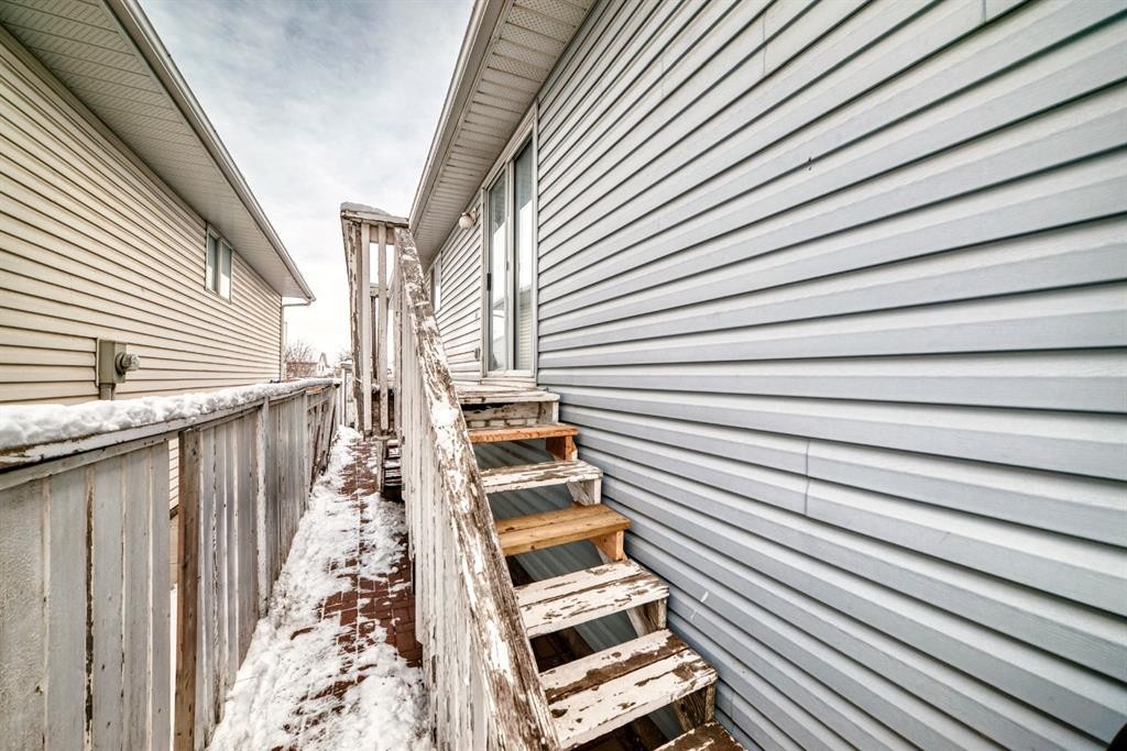 34 Erin Meadow Close Se, Calgary, AB - Outdoor