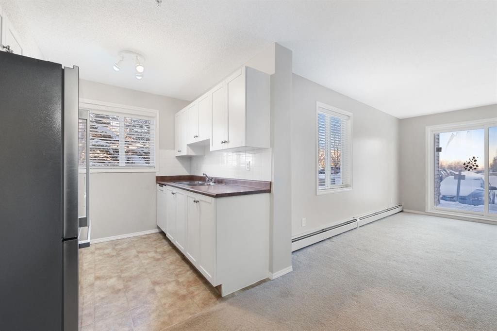 1102-2395 Eversyde Avenue Sw, Calgary, AB - Indoor Photo Showing Kitchen