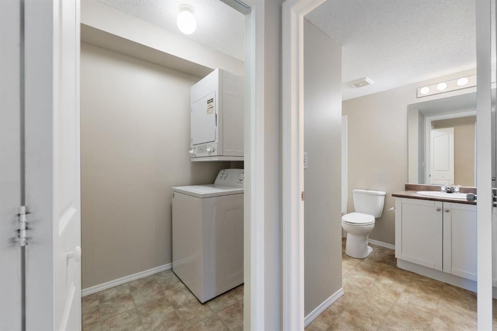 1102-2395 Eversyde Avenue Sw, Calgary, AB - Indoor Photo Showing Bathroom