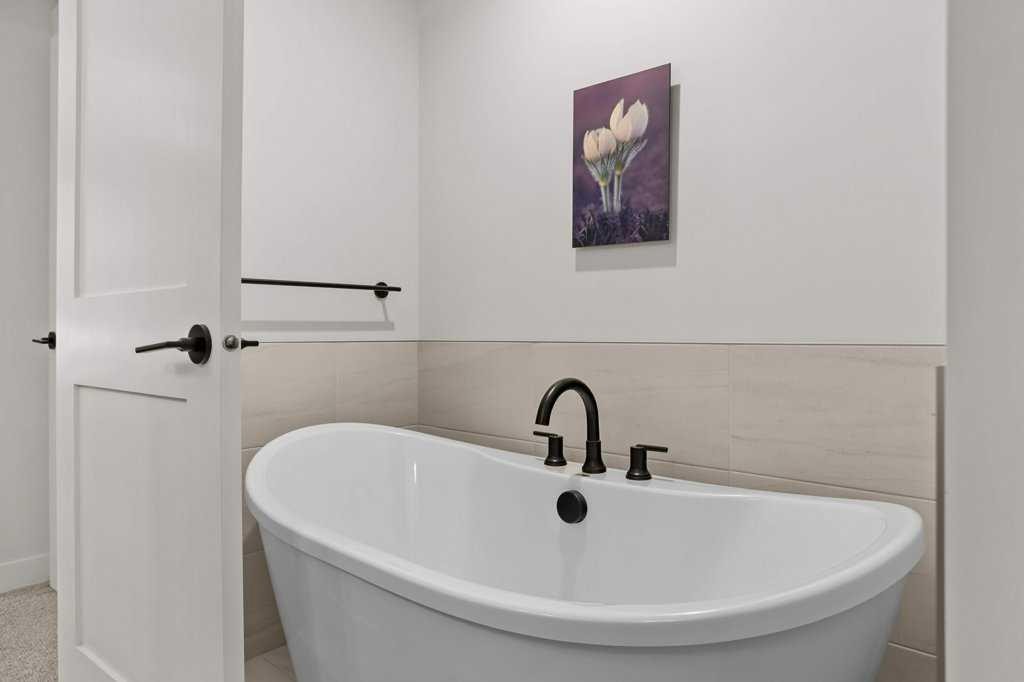 107-1315 Spring Creek Gate, Canmore, AB - Indoor Photo Showing Bathroom