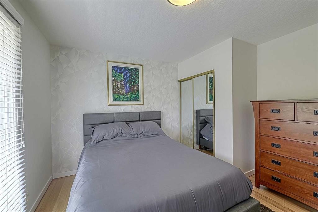 51 Hollyburn Road Sw, Calgary, AB - Indoor Photo Showing Bedroom