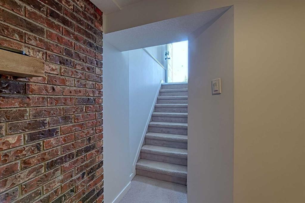 51 Hollyburn Road Sw, Calgary, AB - Indoor Photo Showing Other Room